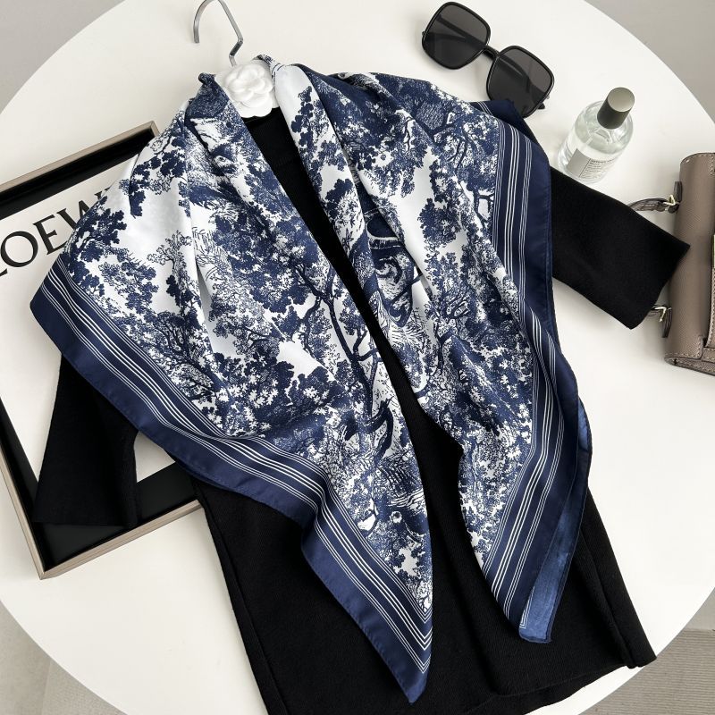 وشاح مربع بطبعة حيوانية متعدد الألوان