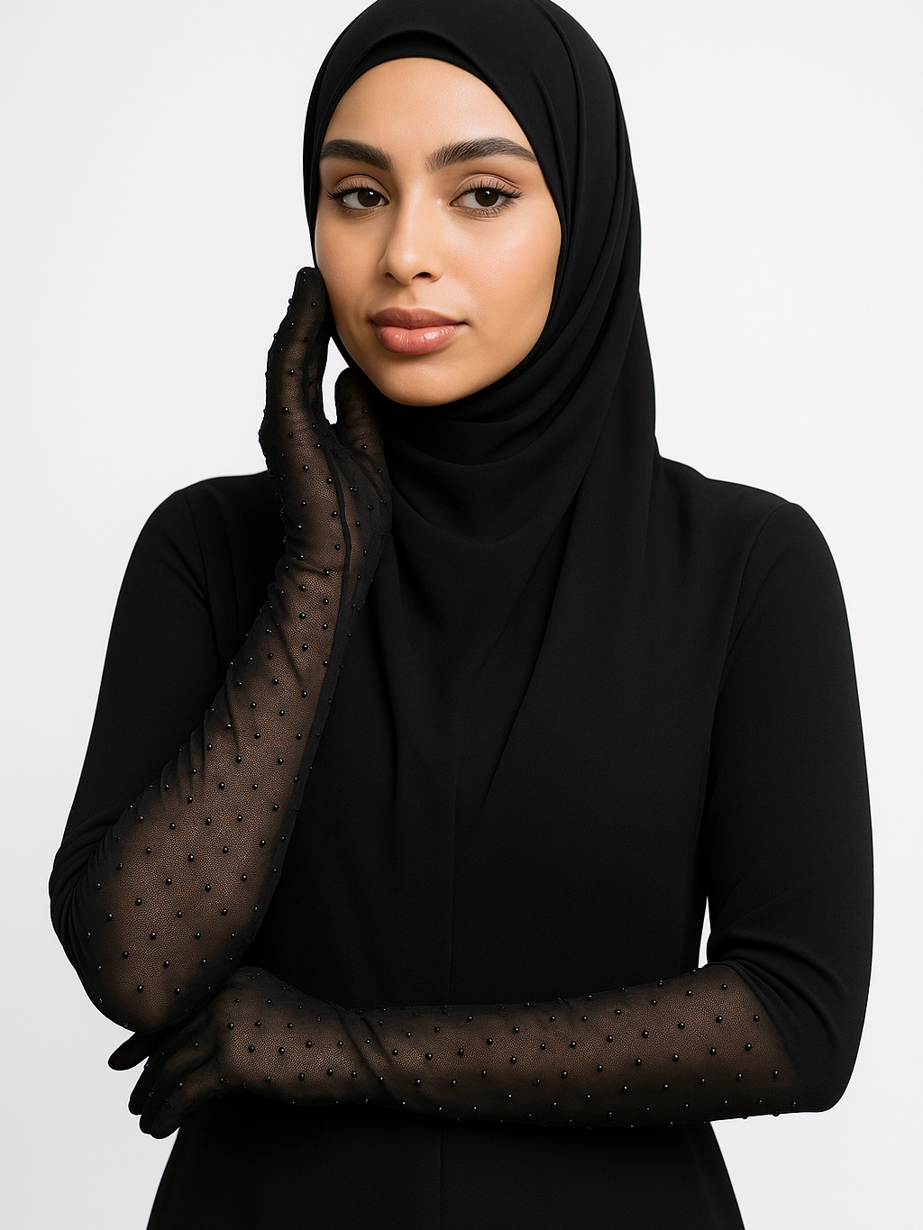 أكمام مرصعة بأحجار الراين السوداء للنساء