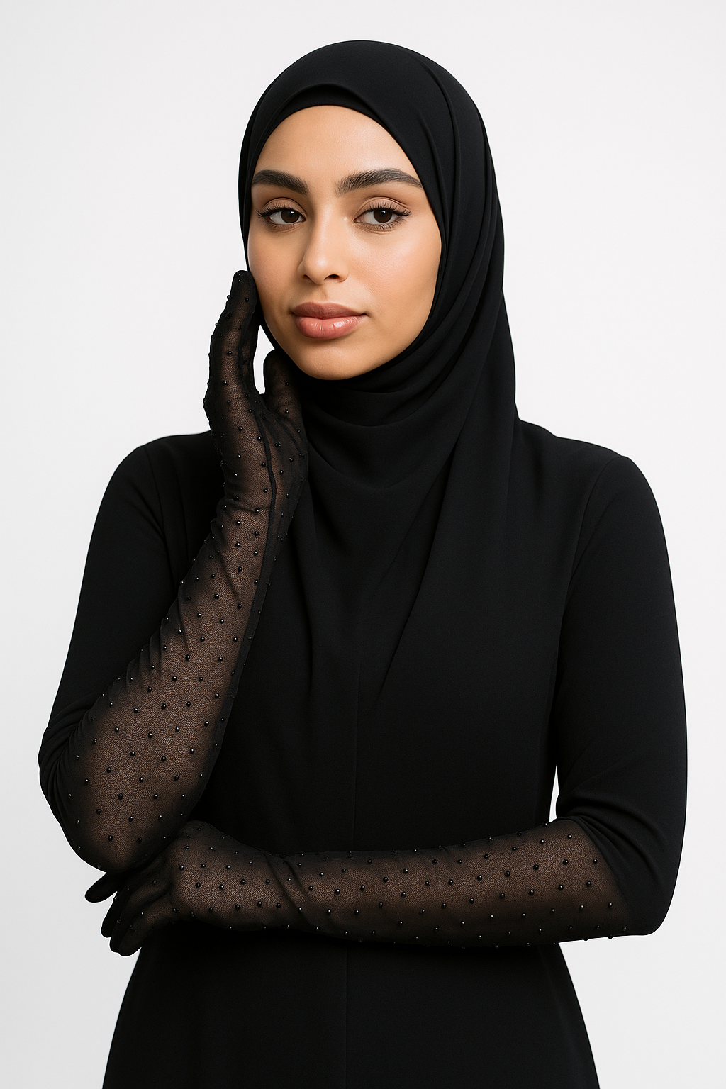 أكمام مرصعة بأحجار الراين السوداء للنساء