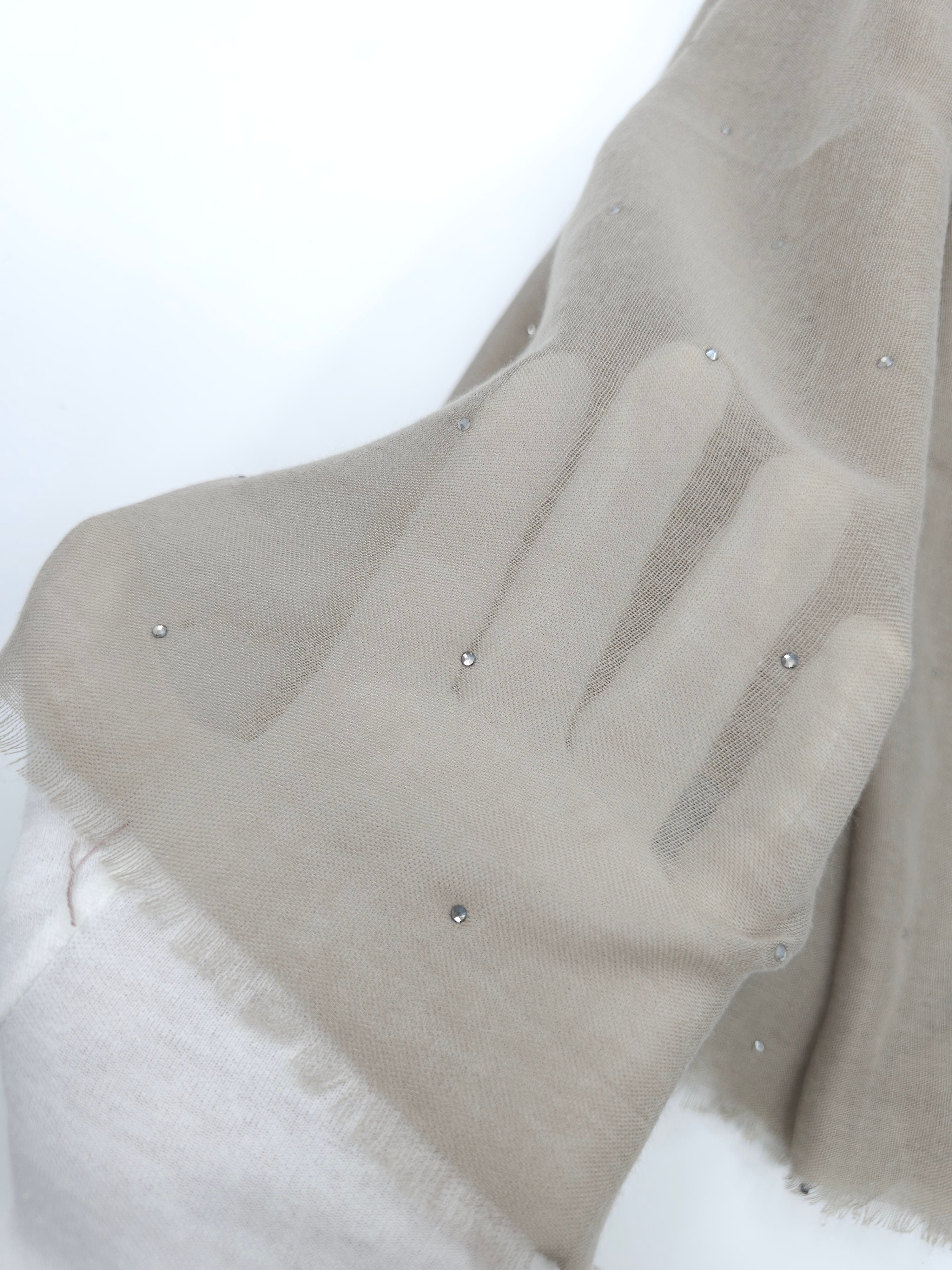 شال كريستالي كبير وخفيف الوزن