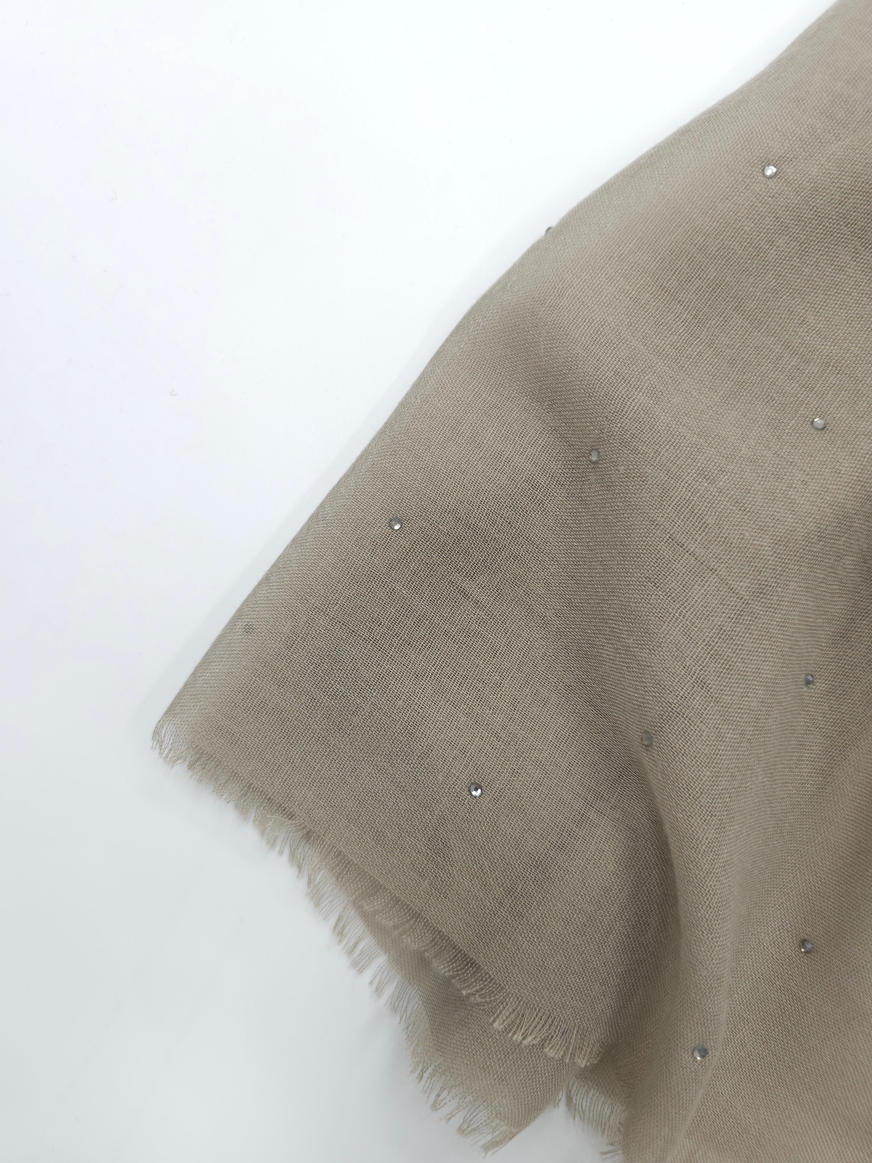 شال كريستالي كبير وخفيف الوزن