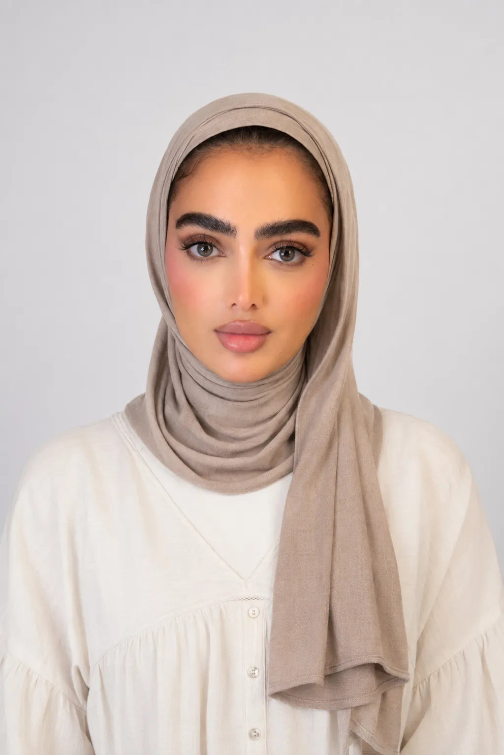 حجاب قصير من القطن الإما