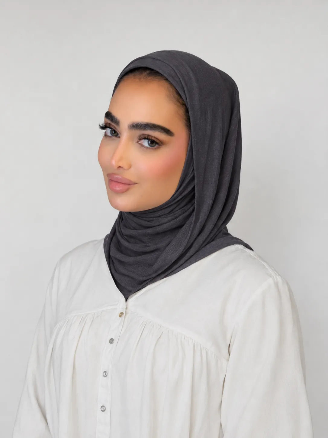 حجاب قصير من القطن الإما