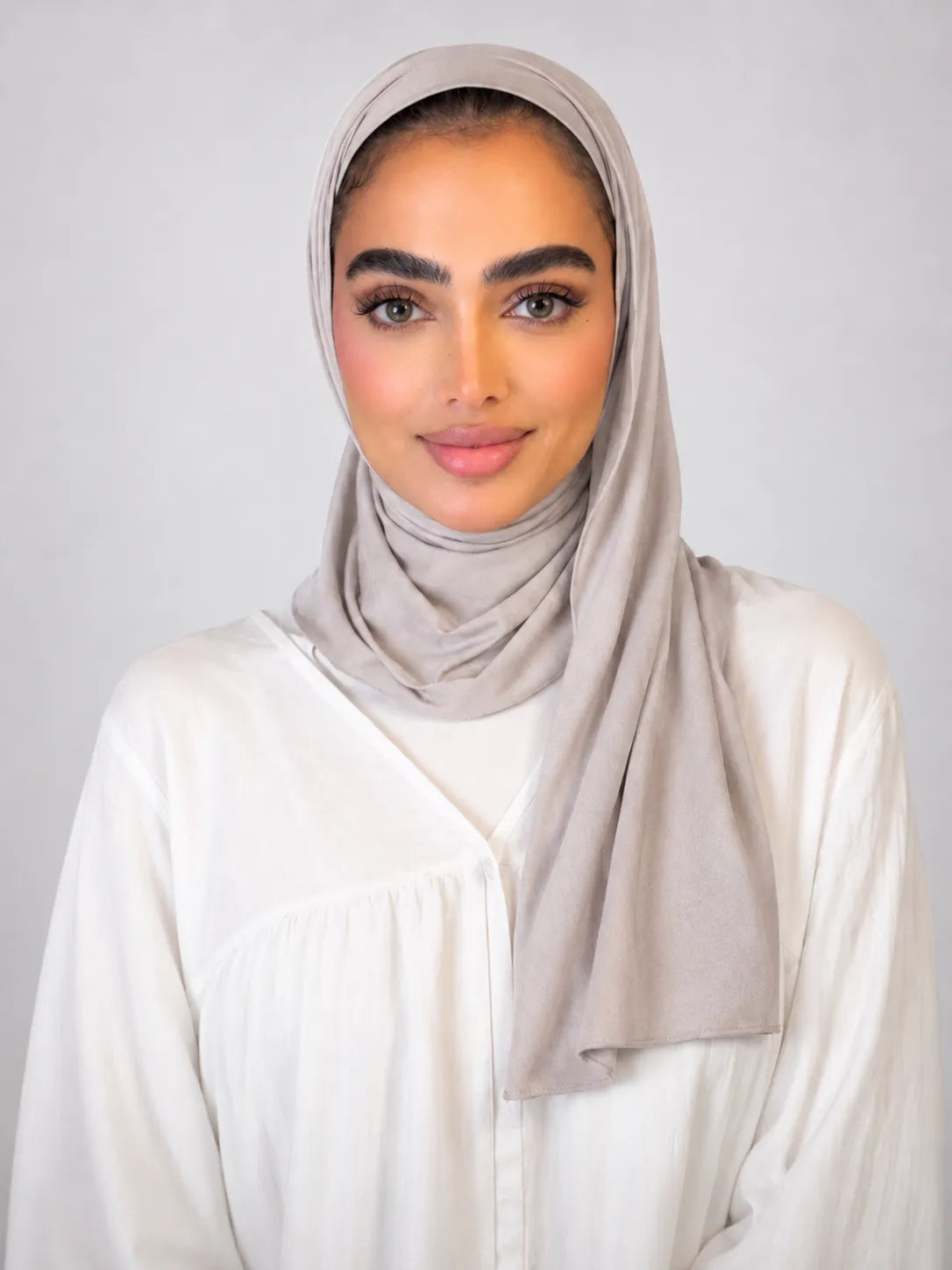 حجاب قصير من القطن الإما