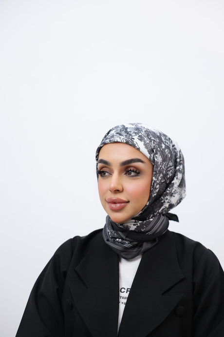 وشاح مربع بطبعة حيوانية متعدد الألوان