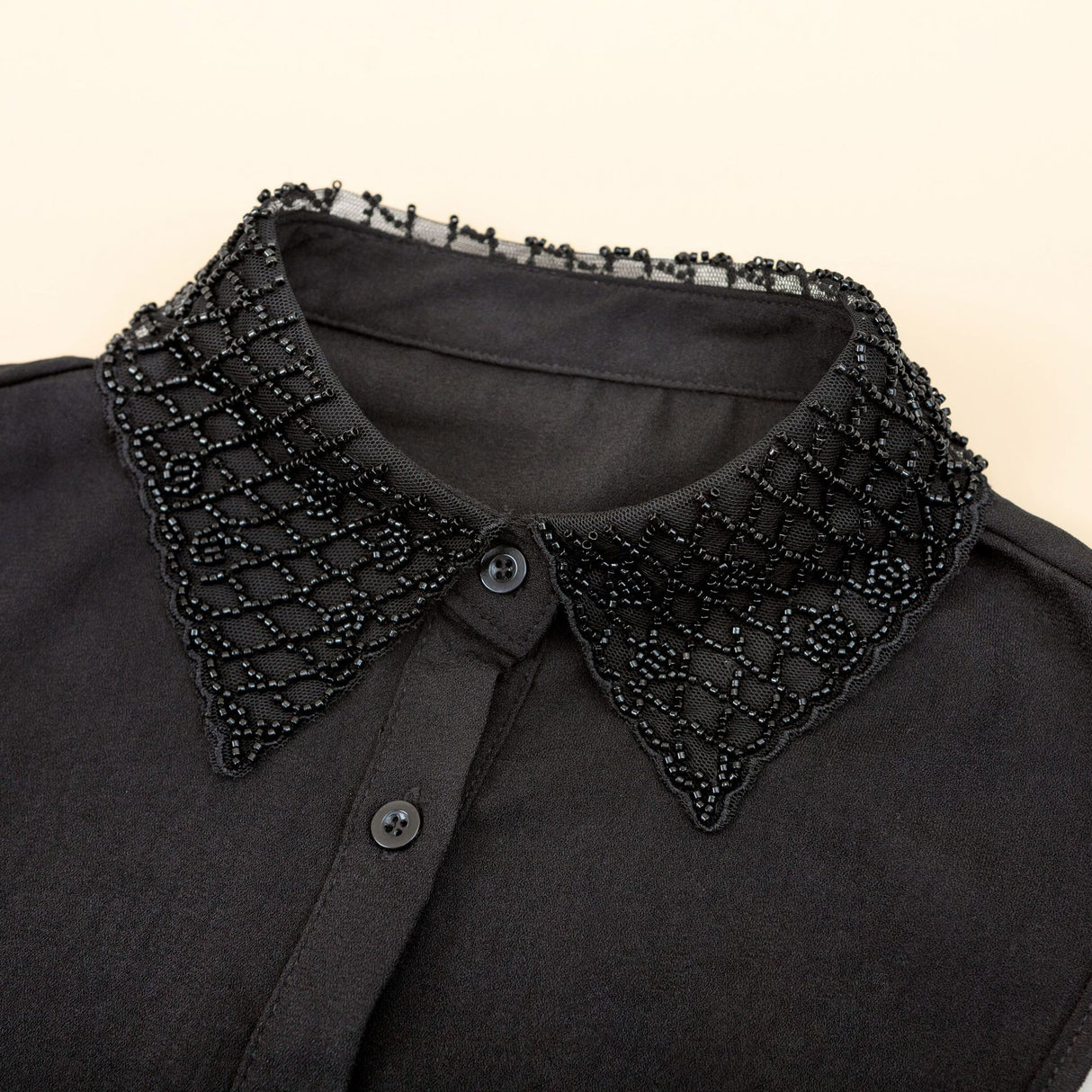 طوق ديكي مزين بأحجار الراين