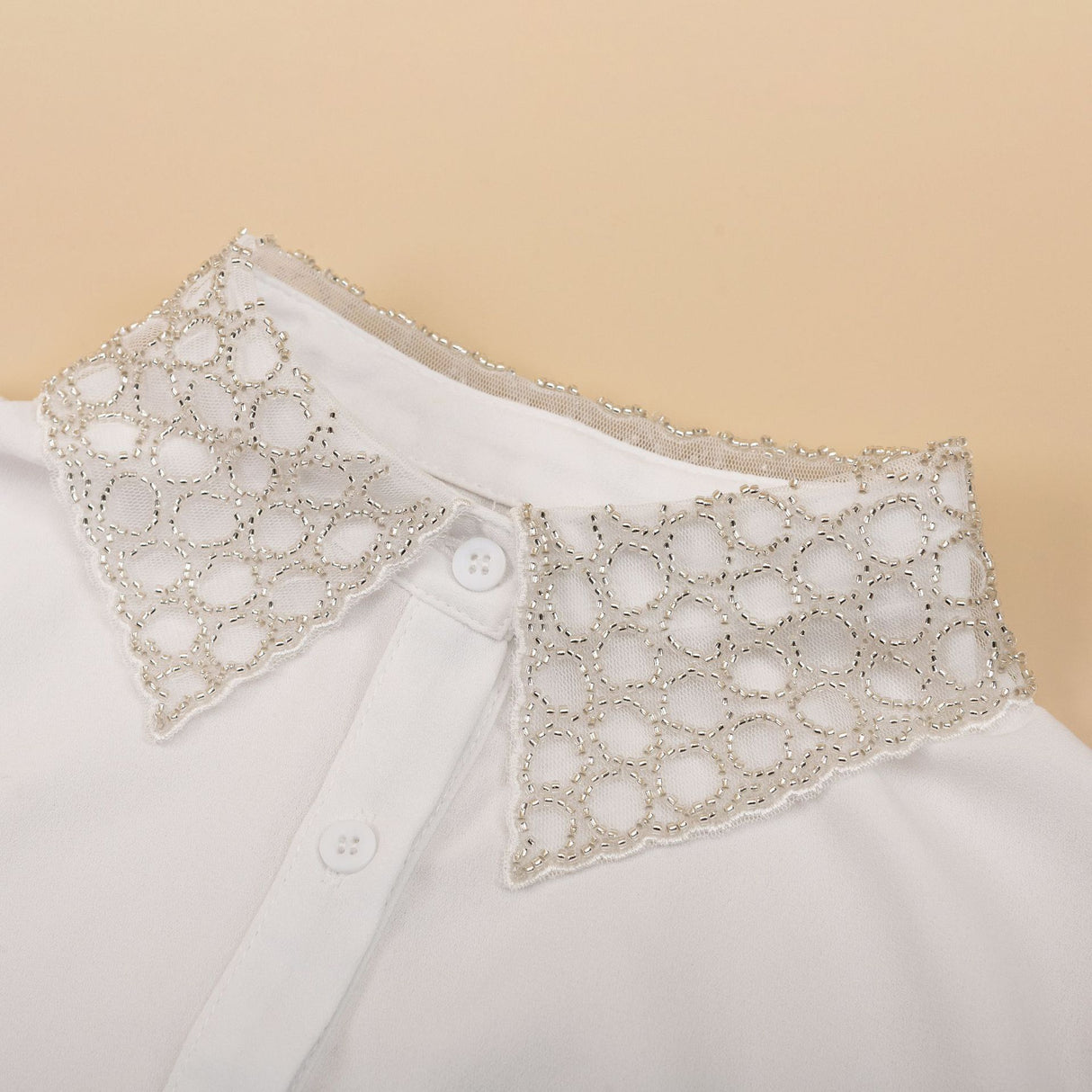 طوق ديكي مزين بأحجار الراين