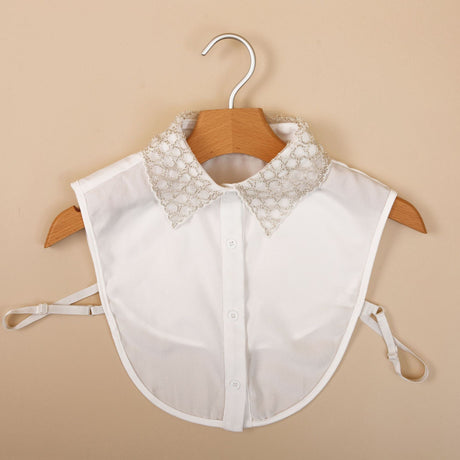 طوق ديكي مزين بأحجار الراين