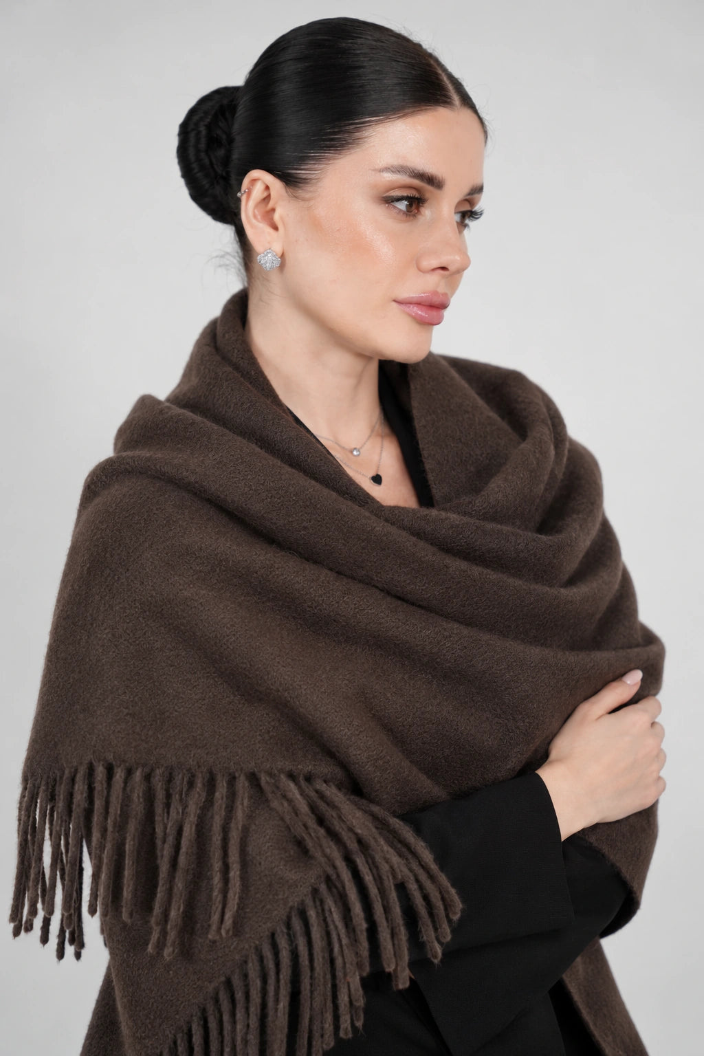 Original Wool Shawl – Dark Brown – wrapped closeup