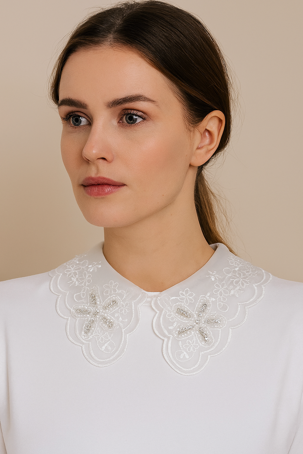 طوق نسائي مزين بأحجار الراين بتصميم زهور