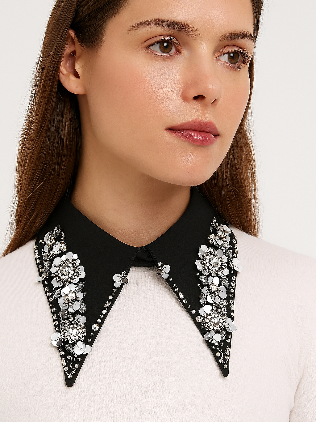 طوق رقبة مزخرف بالخرز