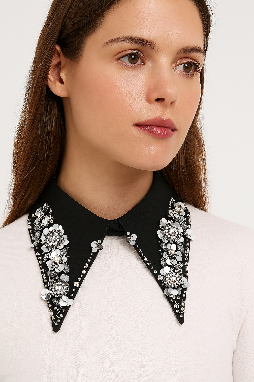 طوق رقبة مزخرف بالخرز