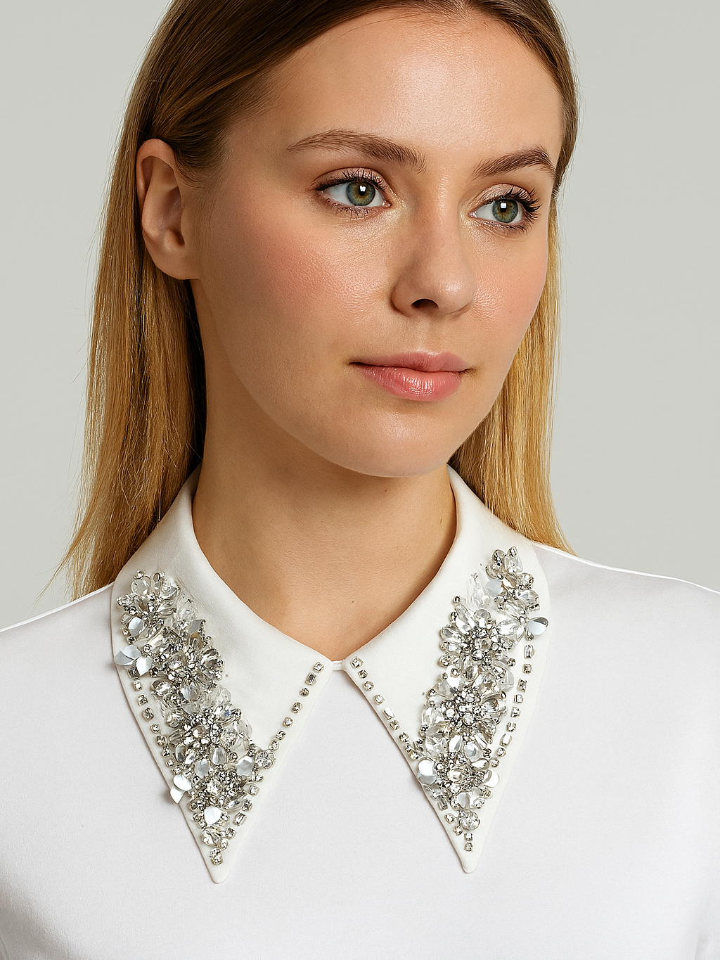 طوق رقبة مزخرف بالخرز