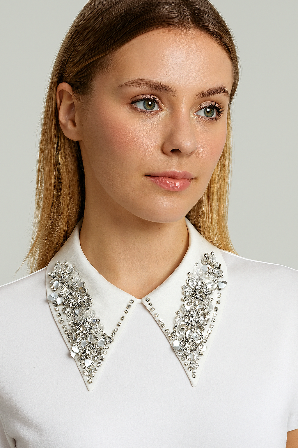 طوق رقبة مزخرف بالخرز