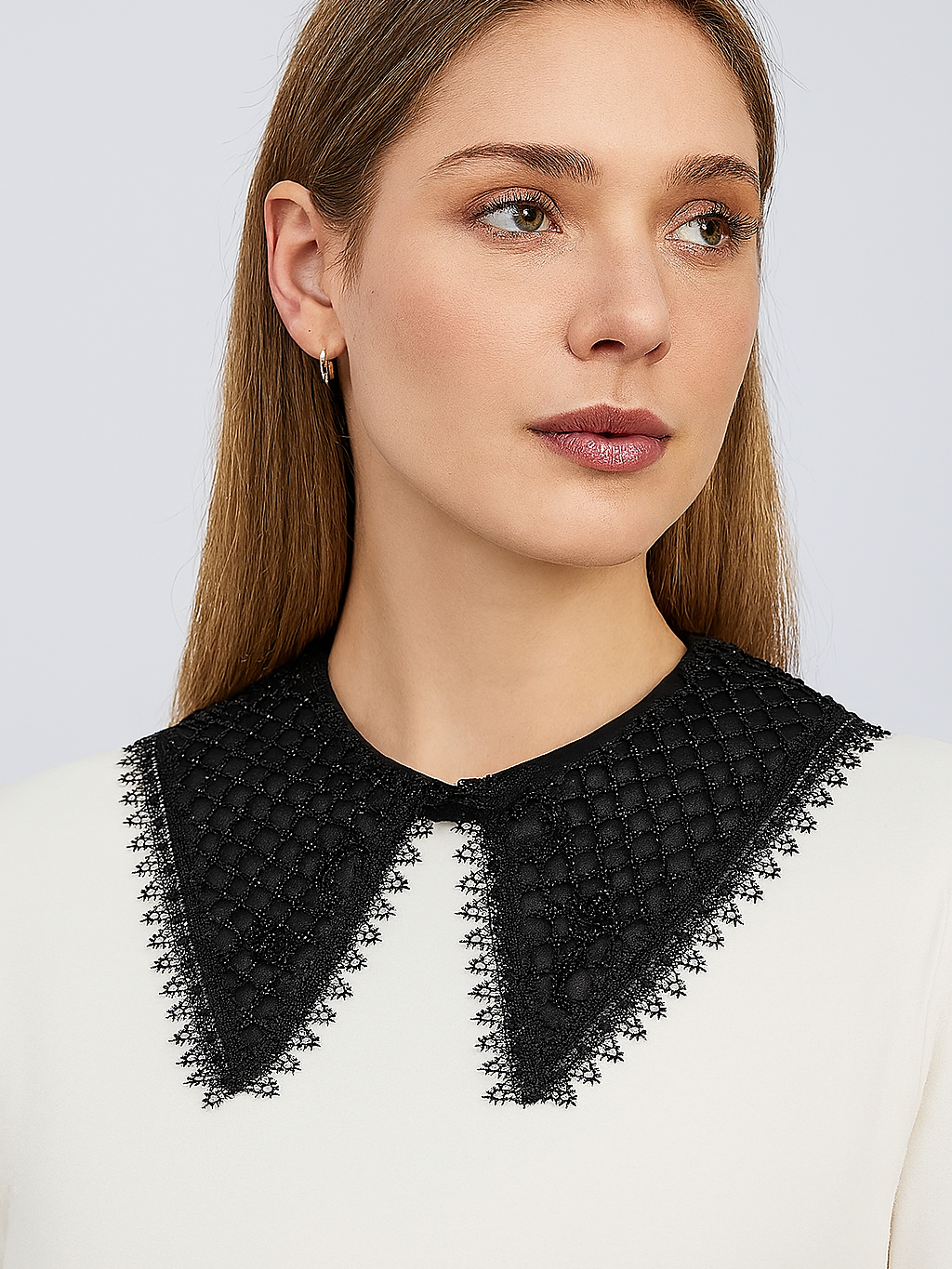 طوق مطرز قابل للفصل للنساء