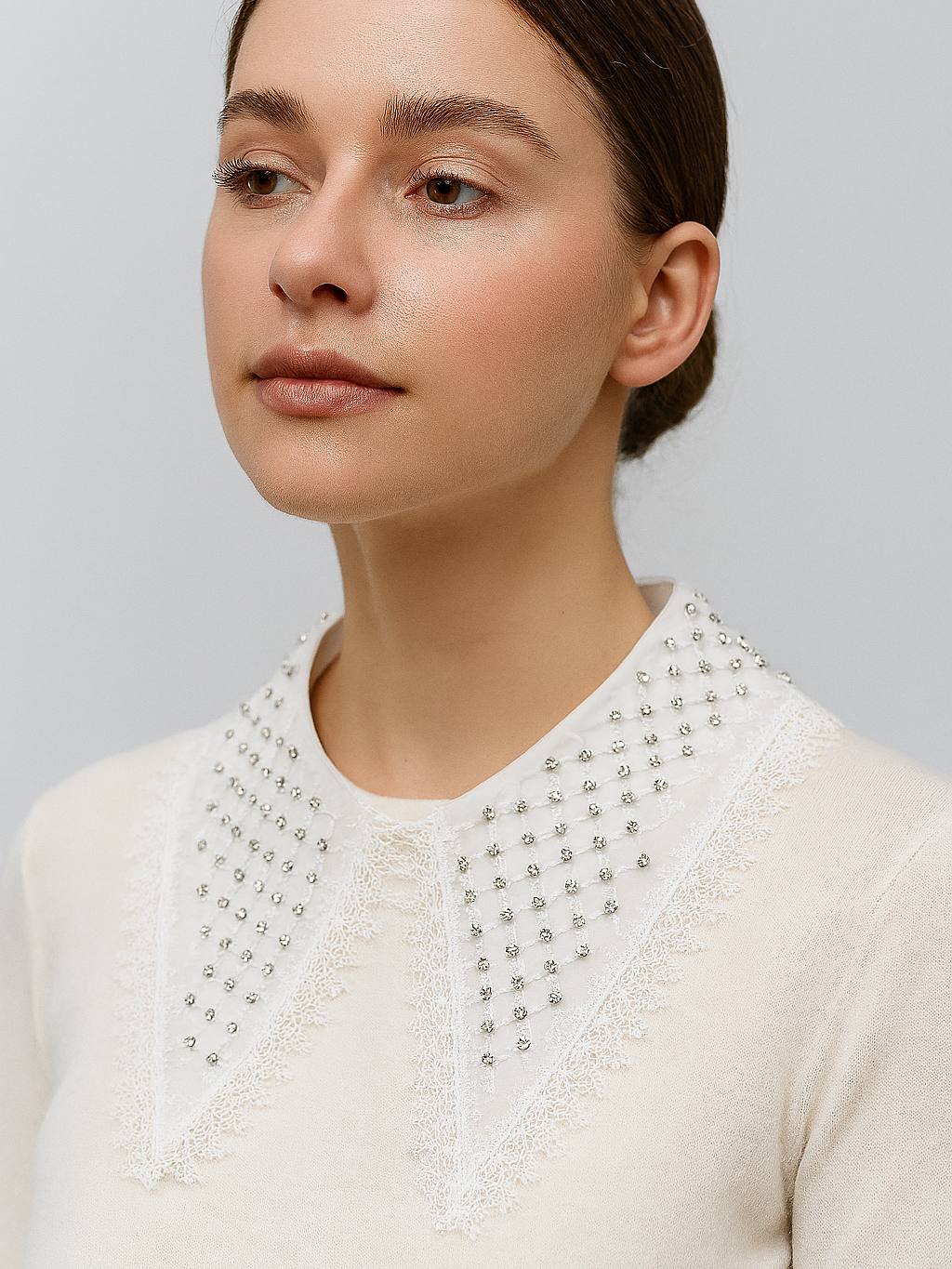 طوق مطرز قابل للفصل للنساء