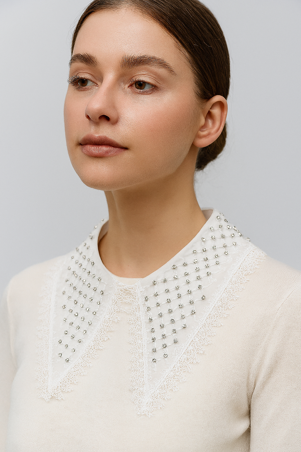 طوق مطرز قابل للفصل للنساء