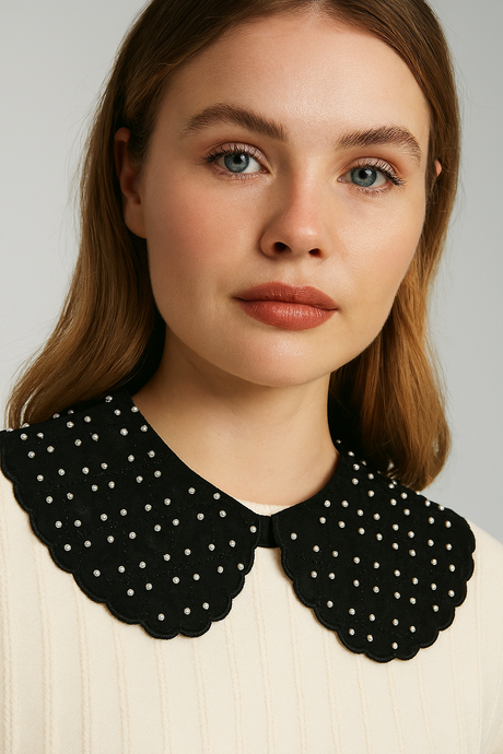 شال كريستالي بياقة وهمية