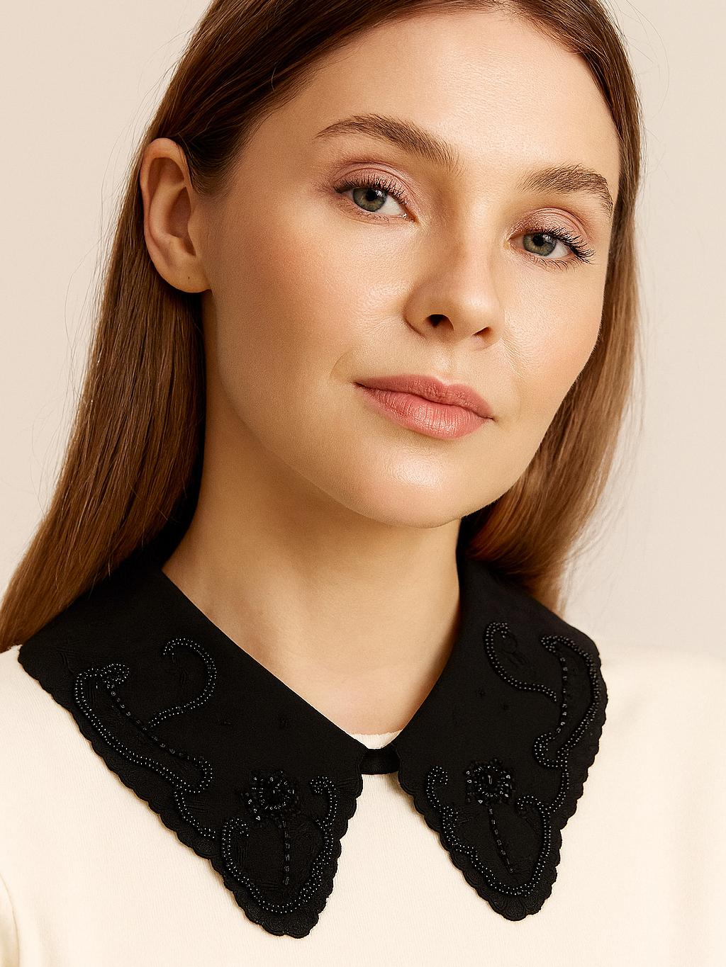 طوق كريستالي يدوي الصنع للنساء