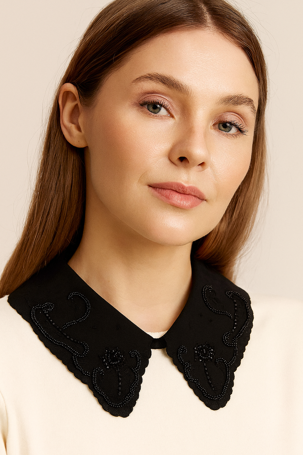 طوق كريستالي يدوي الصنع للنساء