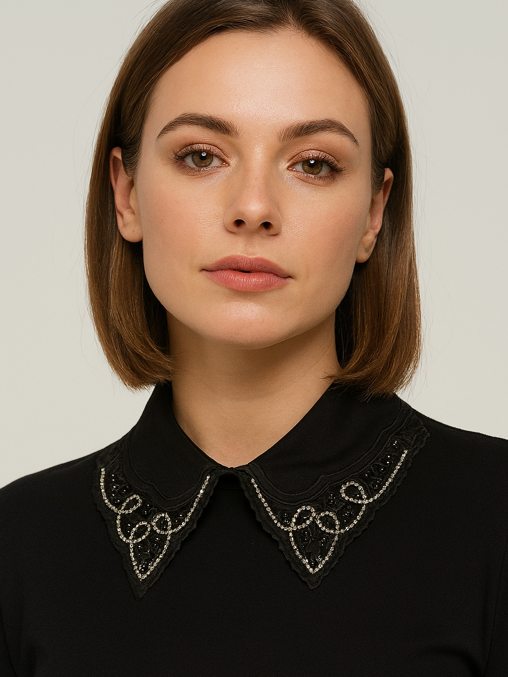 طوق كريستالي متعدد الاستخدامات