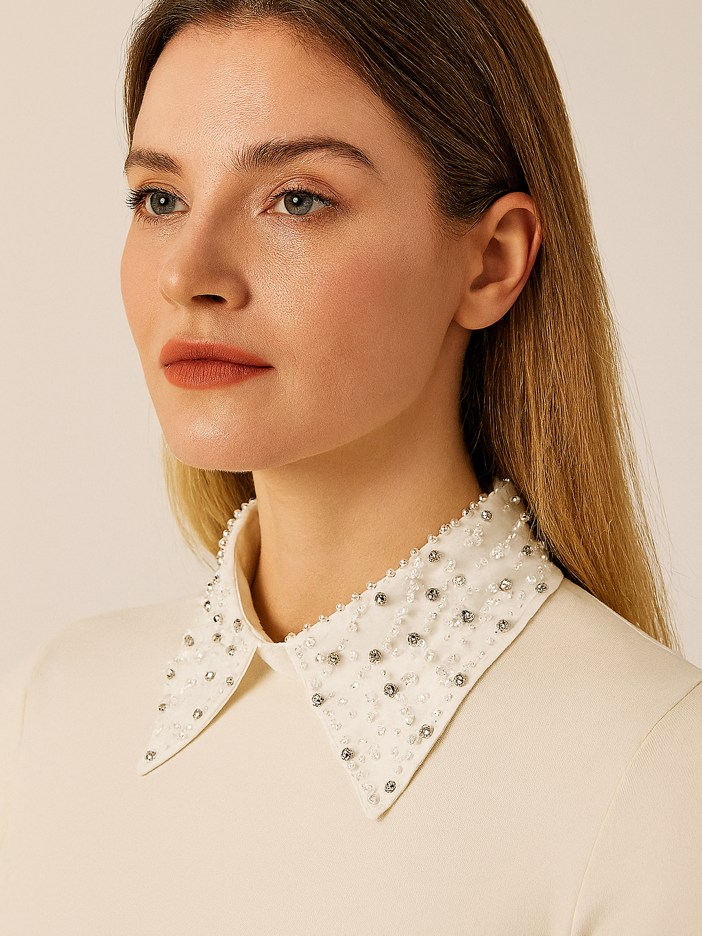 طوق كاذب أنيق قابل للفصل للنساء