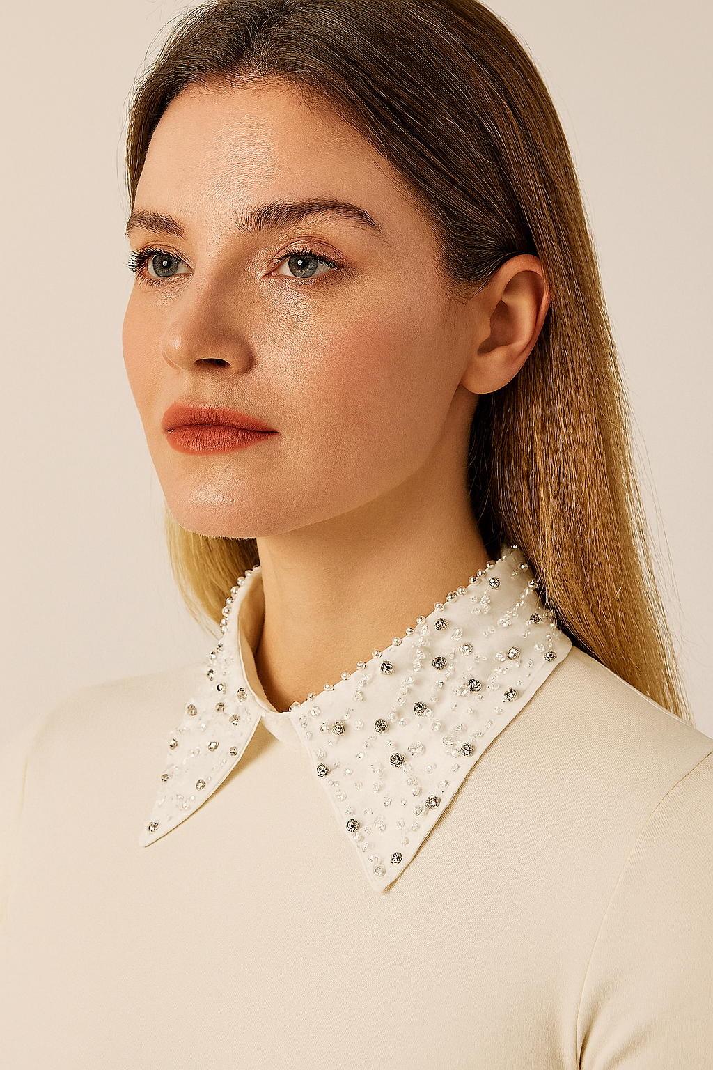 طوق كاذب أنيق قابل للفصل للنساء