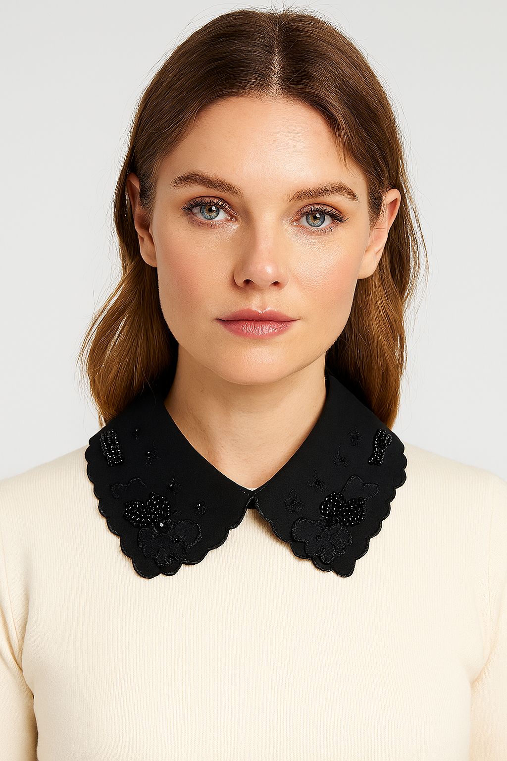 طوق عصري من الكريستال الصغير طوق وهمي