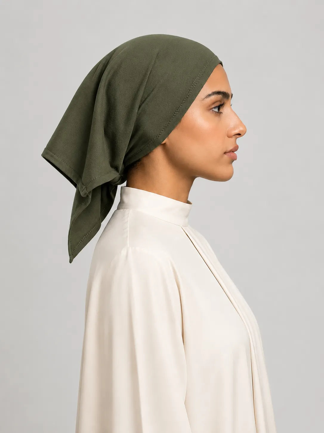 قبعة مثلثة الشكل للنساء
