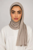 حجاب قصير من القطن الإما