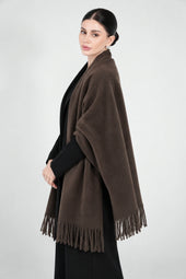 Original Wool Shawl – Dark Brown – side without glasses
