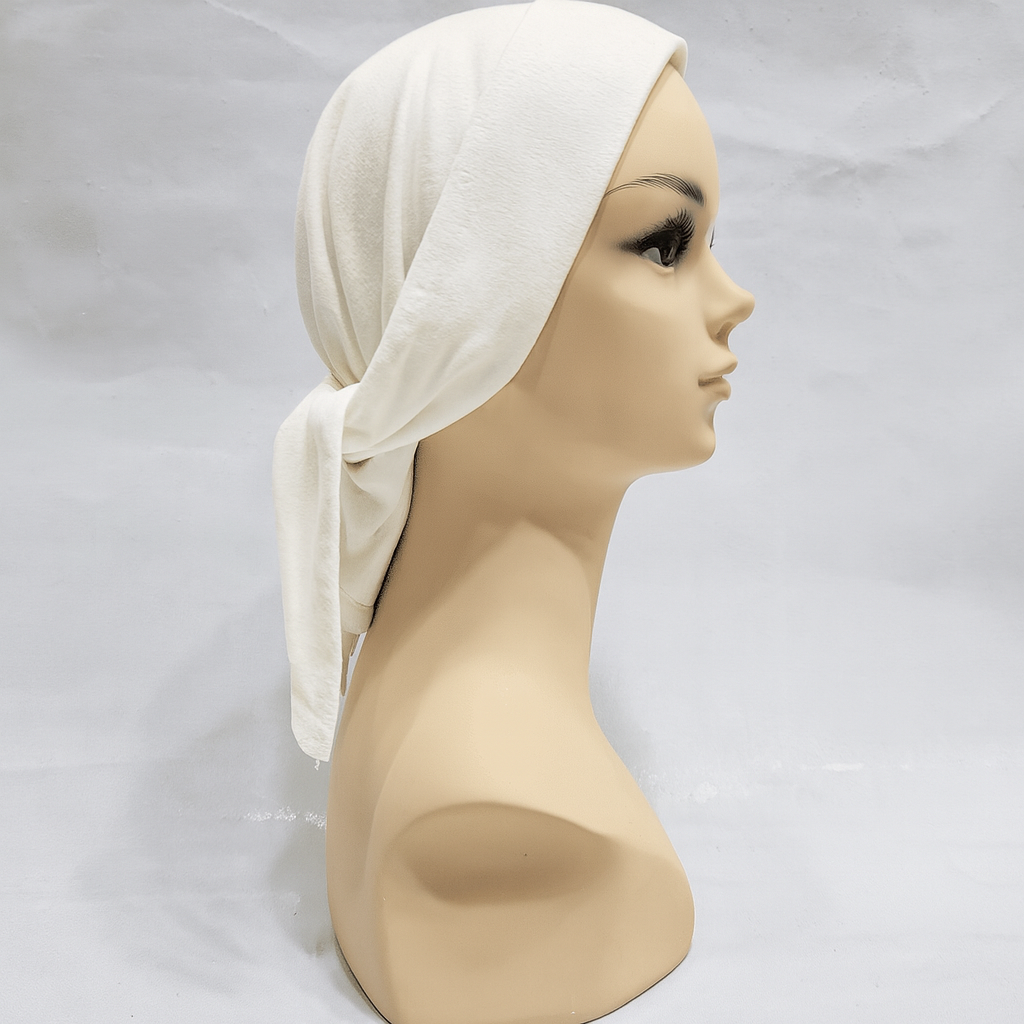 ربطة عنق أسفل الغطاء مع كرتونة