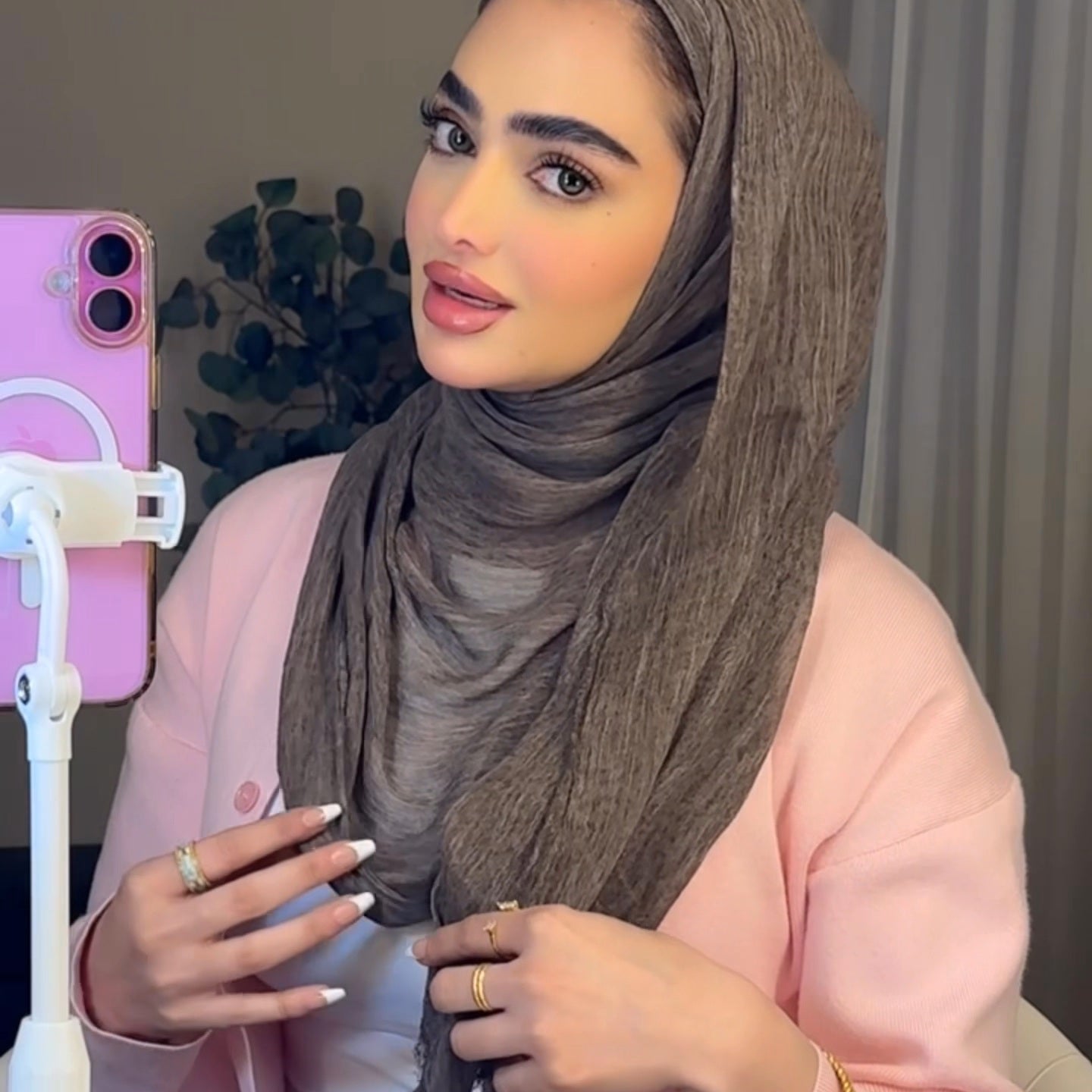 كريشا تايلندي حجاب صغير