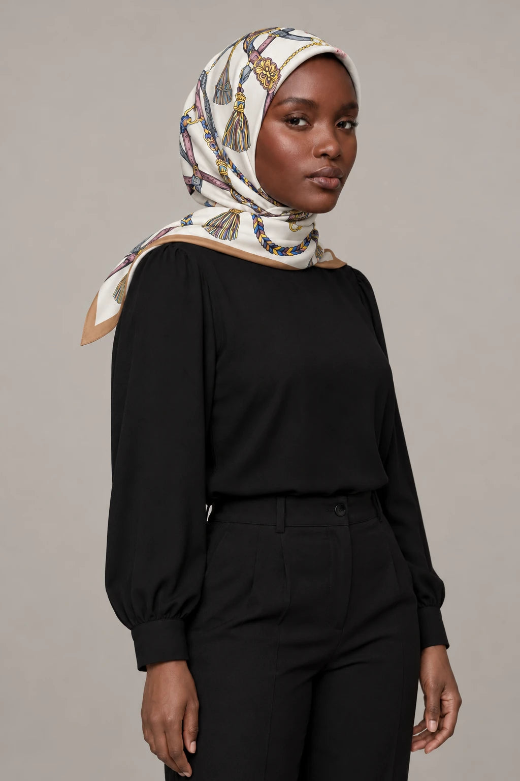 Silk Chain Tassel 90×90 cm square hijab in a compact shoulder drape