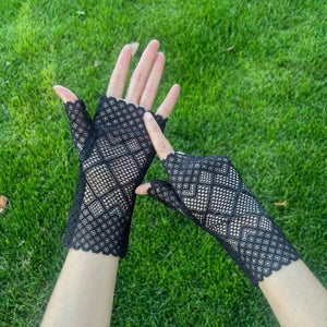 Hollow out fingerless gloves